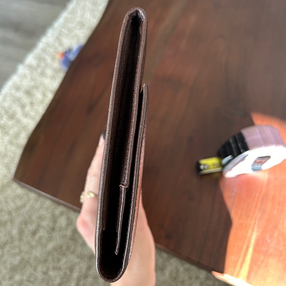 Danier Leather Travel Clutch - Picture 13 of 14
